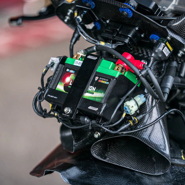 Supporto batteria anteriore WorldSSP Feel Racing Ducati Panigale V2 955 (20-24) FR.07.KIT 