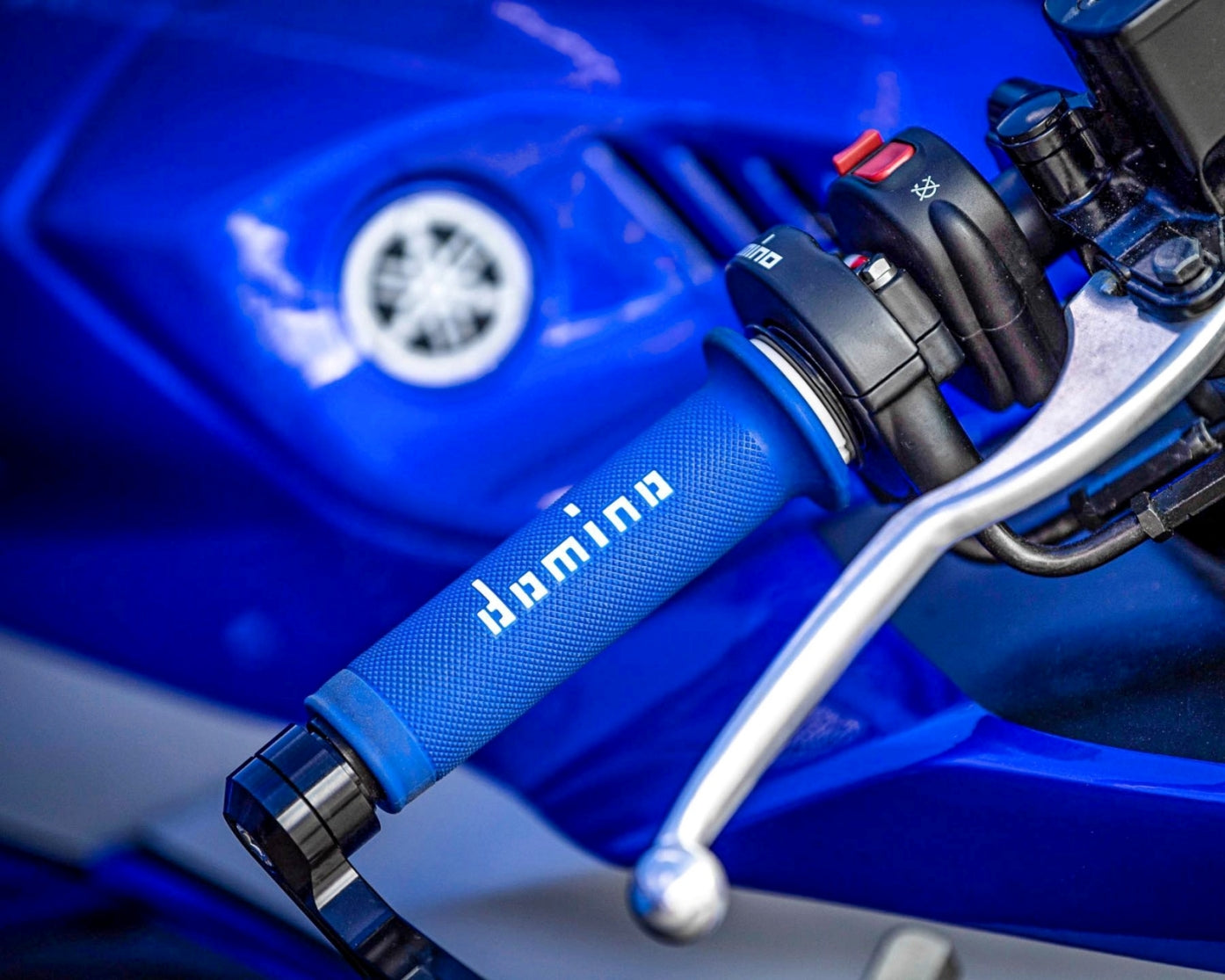 Domino A010 Corse maniglie: maneggiare la gomma in molti colori