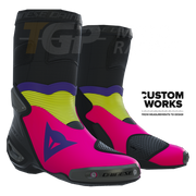 Dainese Axial 2 Racing e stivali da moto da strada | Uomo | Fuxia / Viola / Giallo fluorescente | Custom Works 