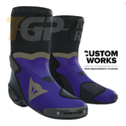 Dainese Axial 2 stivali da motociclista Racing e strada | Uomo | Viola / Magnesio | Custom Works 