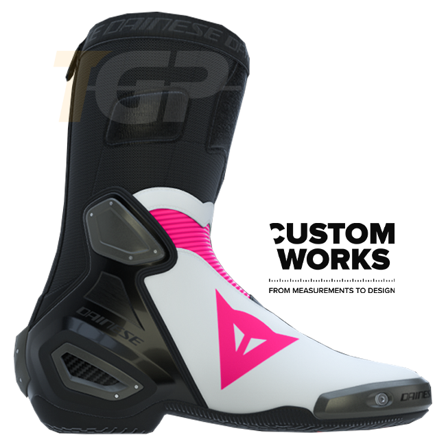 Dainese Axial 2 stivali da moto Racing e stradali | Uomo | Fuxia / Bianco | Custom Works 
