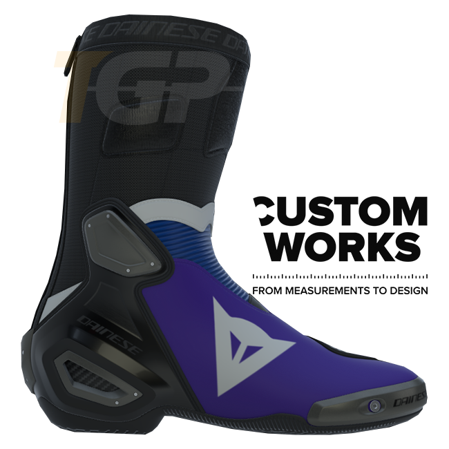 Dainese Axial 2 Racing e stivali da motociclismo stradali Prima Pramac Yamaha MotoGP Replica | Uomo | Viola / Blu Yamaha / Bianco | Custom Works 