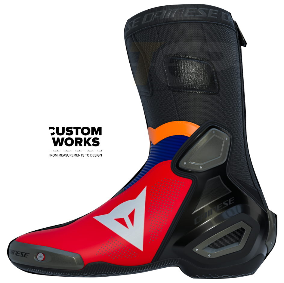 Dainese Axial 2 Air Racing e stivali da moto da strada Luca Marini Replica 2026 | Uomo | Lava Rosso / Electric Blu / Arancione Fluo / Bianco | Custom Works 