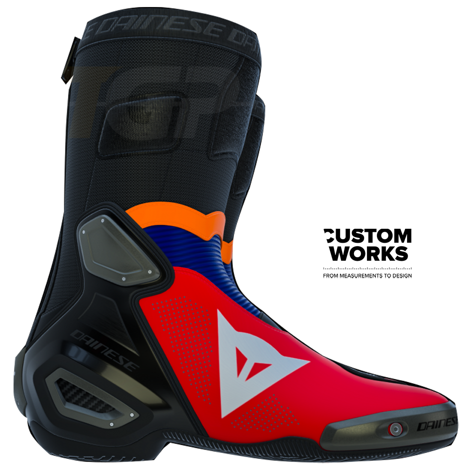 Dainese Axial 2 Air Racing e stivali da moto da strada Luca Marini Replica 2026 | Uomo | Lava Rosso / Electric Blu / Arancione Fluo / Bianco | Custom Works 