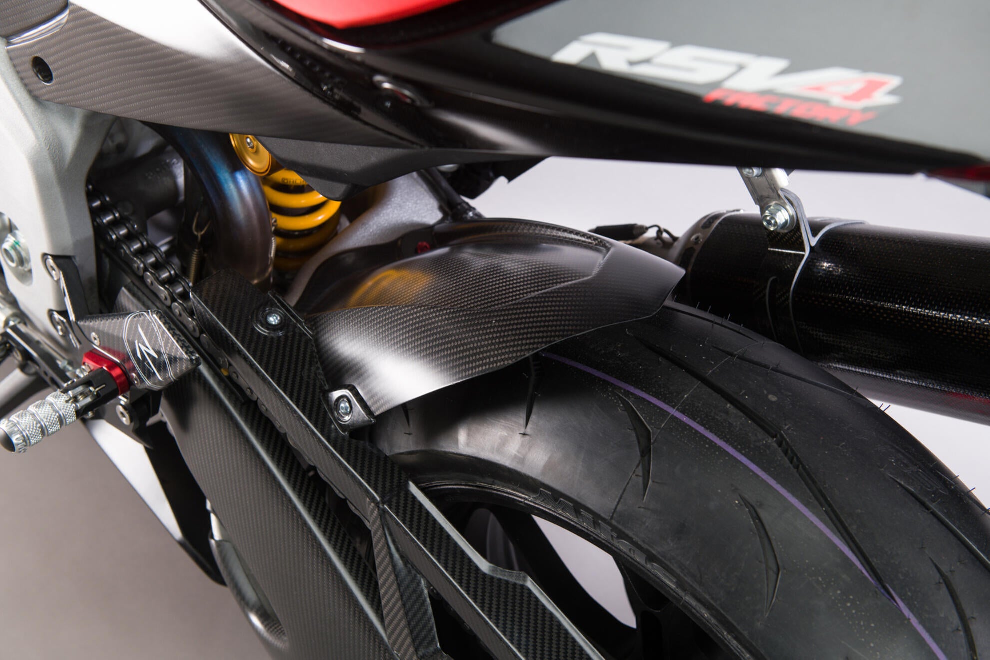 Fender Carbon Light Tech posteriore Aprilia RSV4/RR/1100 (21-25) CARA2020