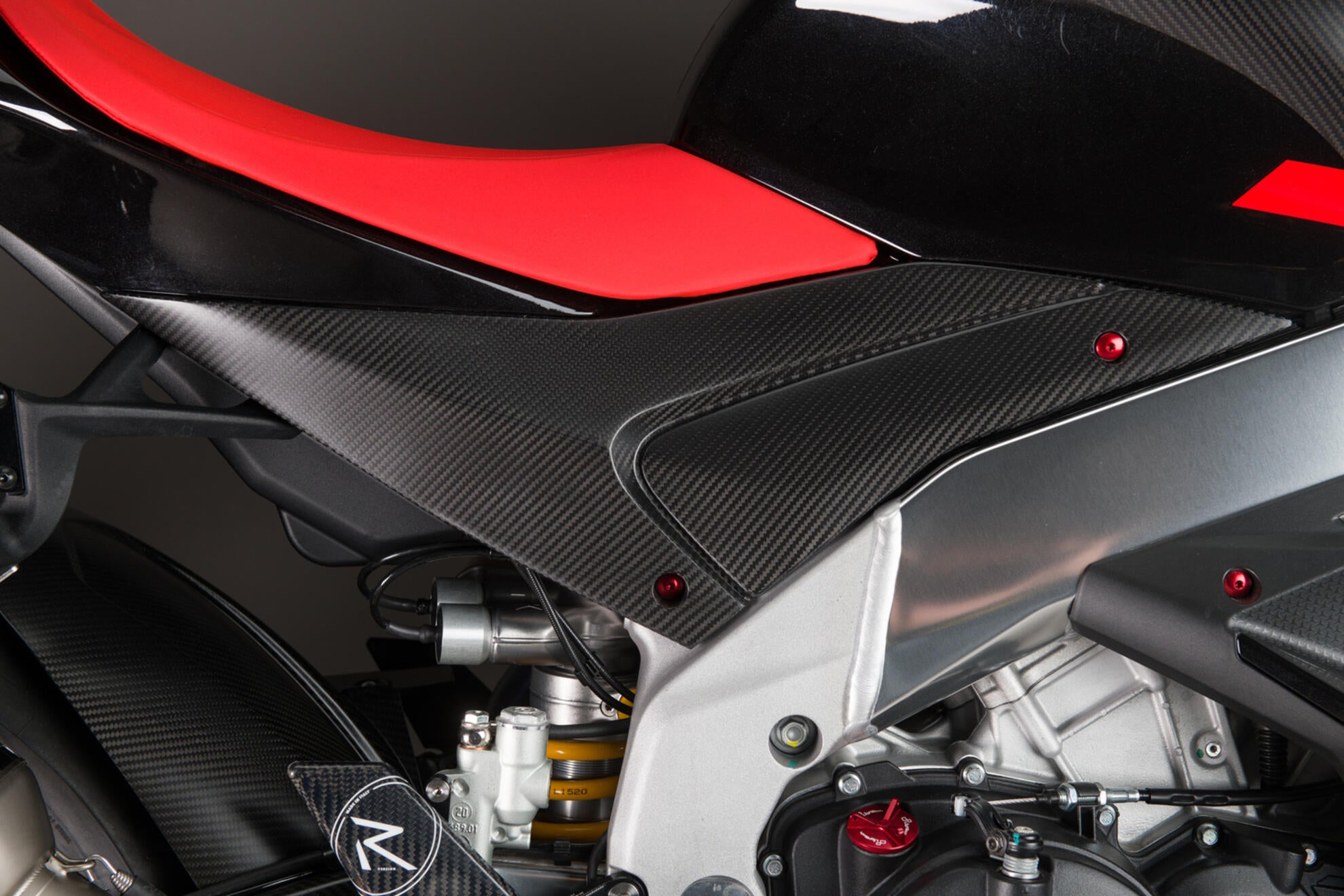 Protezione del serbatoio sotto Carbon Lightch Aprilia RSV4/RR/1100 Factory (21-25) CARA2080