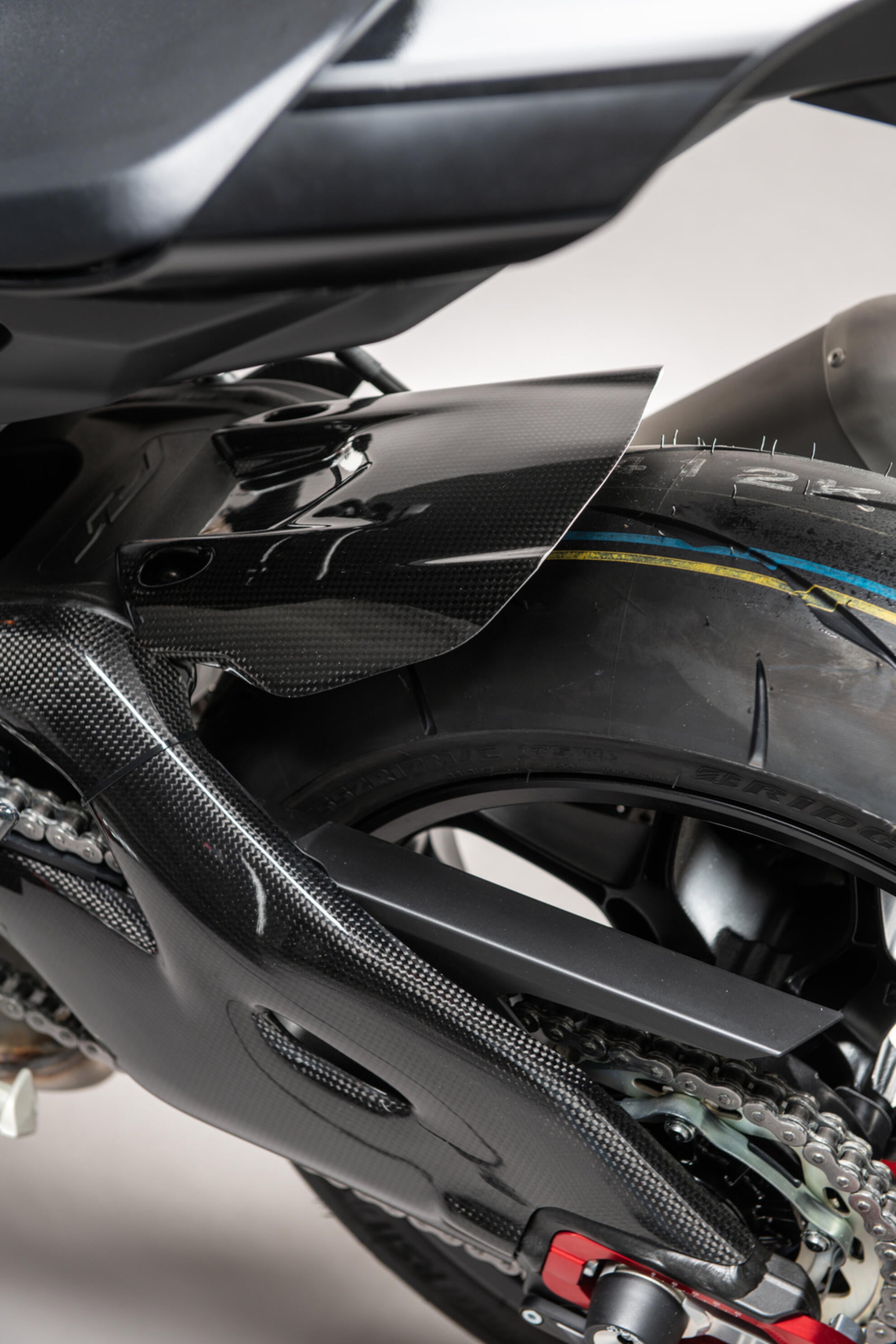 Parafango posteriore in carbonio LighTech Yamaha YZF-R1/M RN32, RN49 e RN65 (15-26) CARY5020 