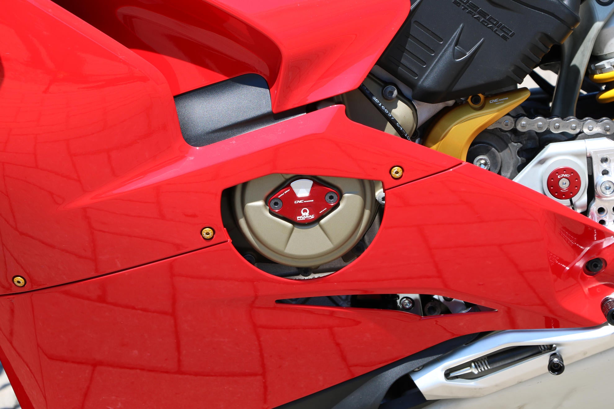 Coperchio di accensione / Copertura di ispezione del tempo Pramac Racing Edizione Limitata CNC Racing Ducati Panigale V4/S (2025) CF266PR 