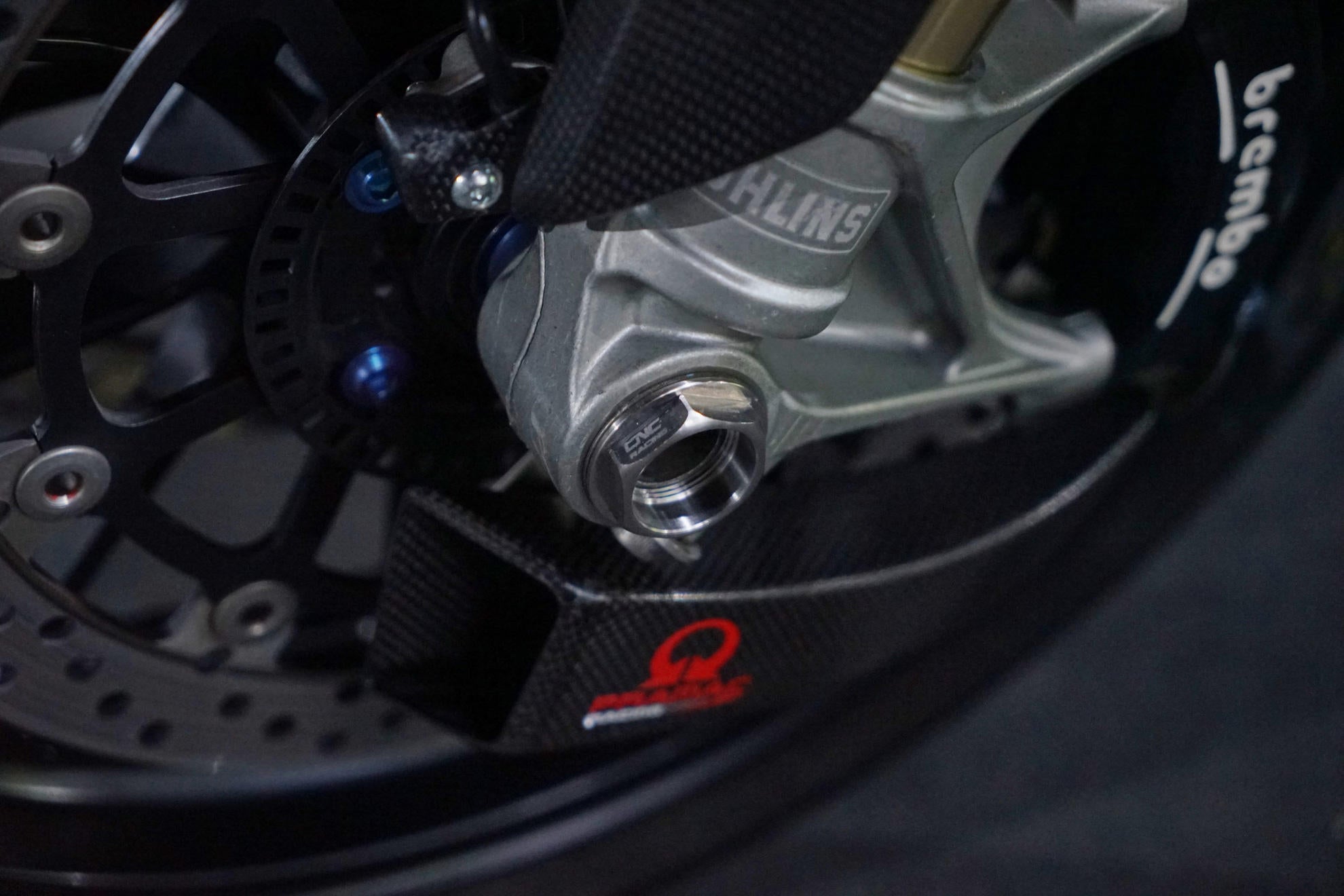 Madre in titanio per l'asse anteriore CNC Racing Ducati Panigale V4/S (2025) DA396X 