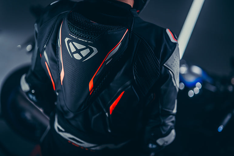 IXON Demonio Tuta intera Tuta in pelle – Tuta da corsa perforata | Uomo | Nero/Bianco/Rosso 