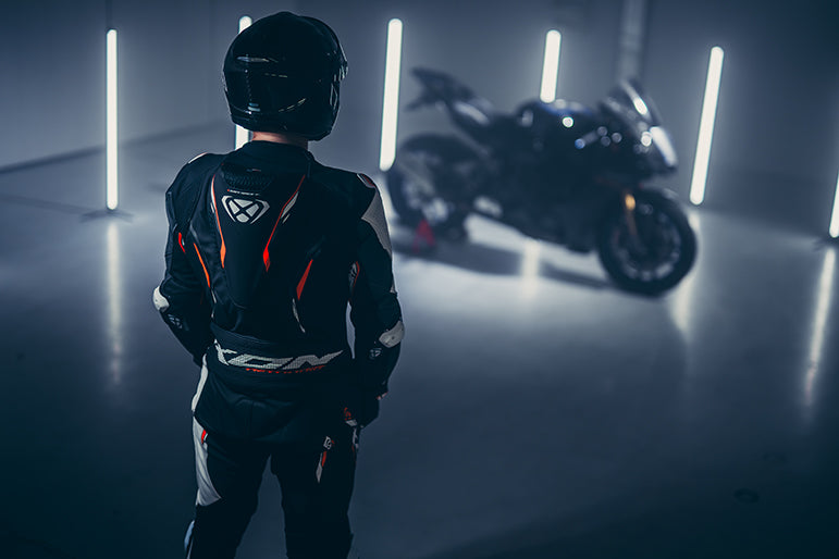 IXON Demonio Tuta intera Tuta in pelle – Tuta da corsa perforata | Uomo | Rosso/Nero/Bianco 