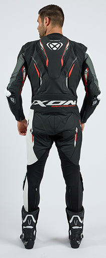IXON Demonio Tuta intera Tuta in pelle – Tuta da corsa perforata | Uomo | Nero/Bianco/Rosso 
