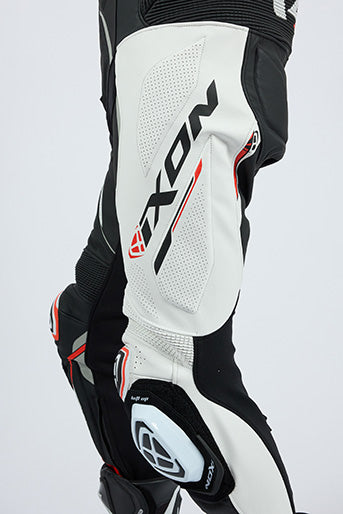 IXON Demonio Tuta intera Tuta in pelle – Tuta da corsa perforata | Uomo | Nero/Bianco/Rosso 