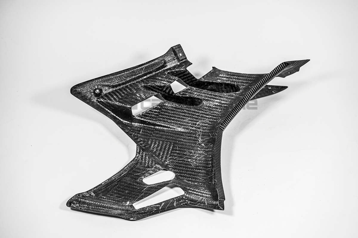 Parte laterale sulla linea di carbonio AP da 200 g di sinistra Aprilia RSV4/RR/1100 (21-25)