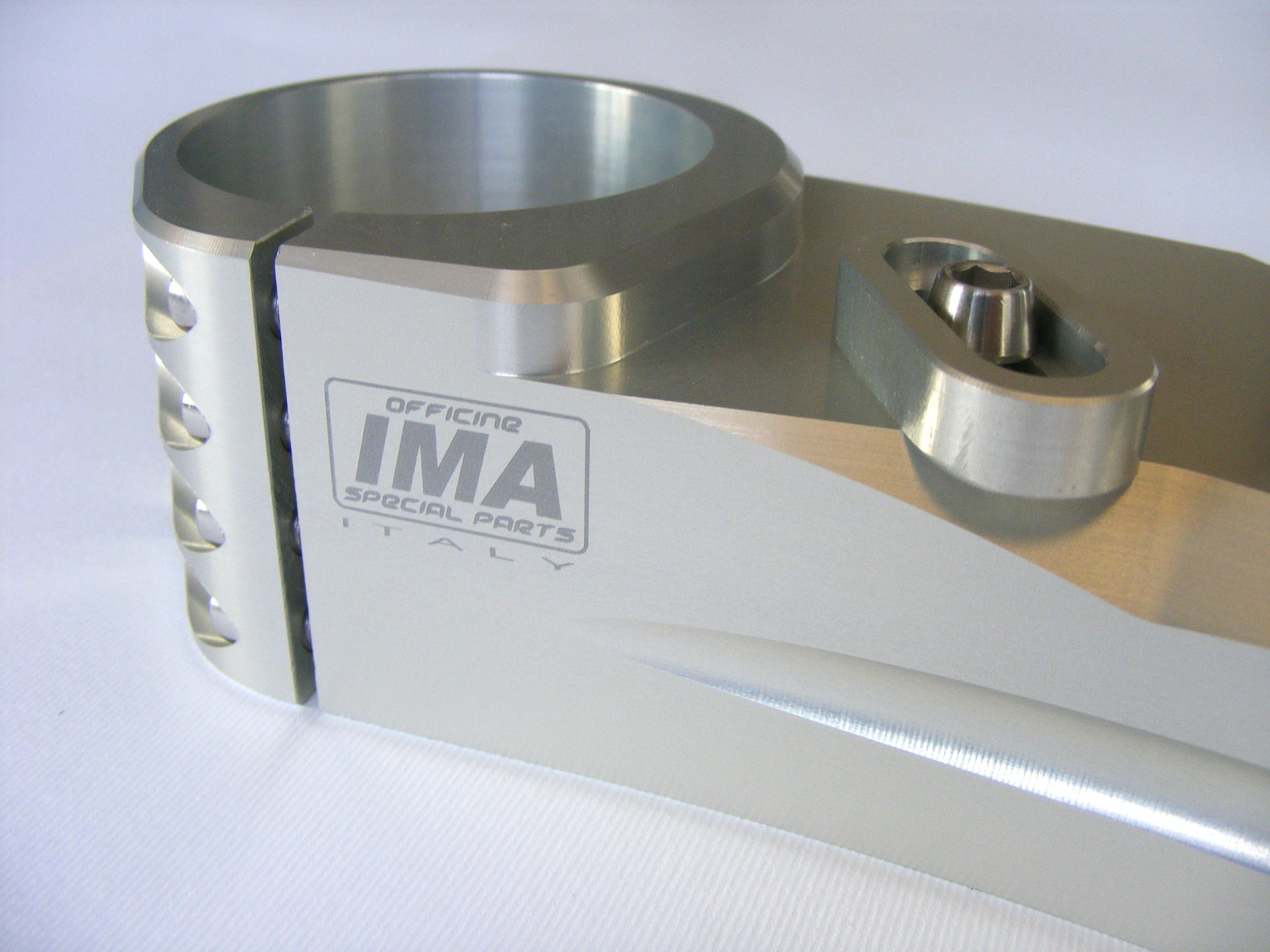 Ponte Gabel per parti speciali IMA con un Ducati Panigale V4/s regolabile (2025)