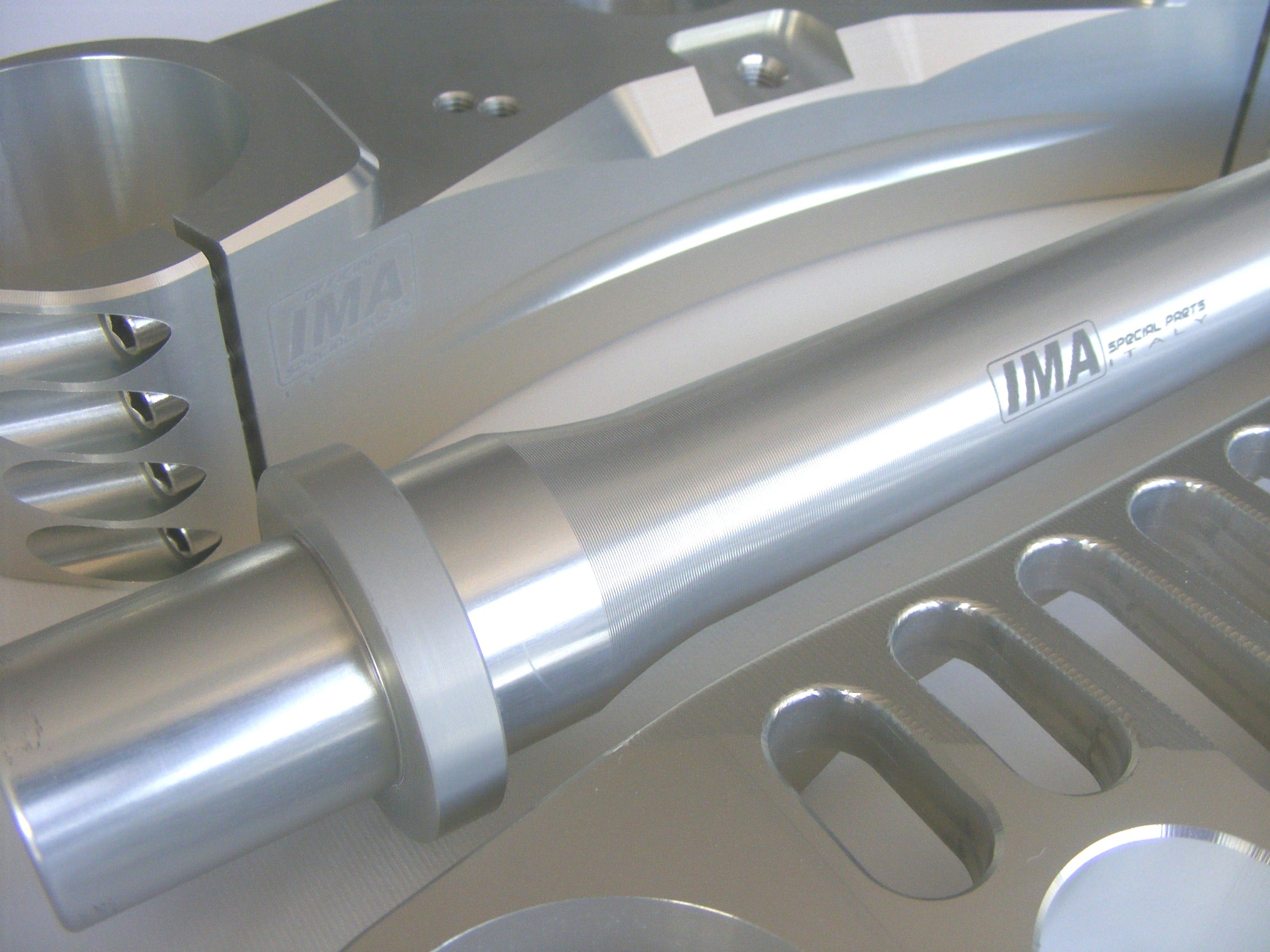 Ponte Gabel per parti speciali IMA con un Ducati Panigale V4/s regolabile (2025)