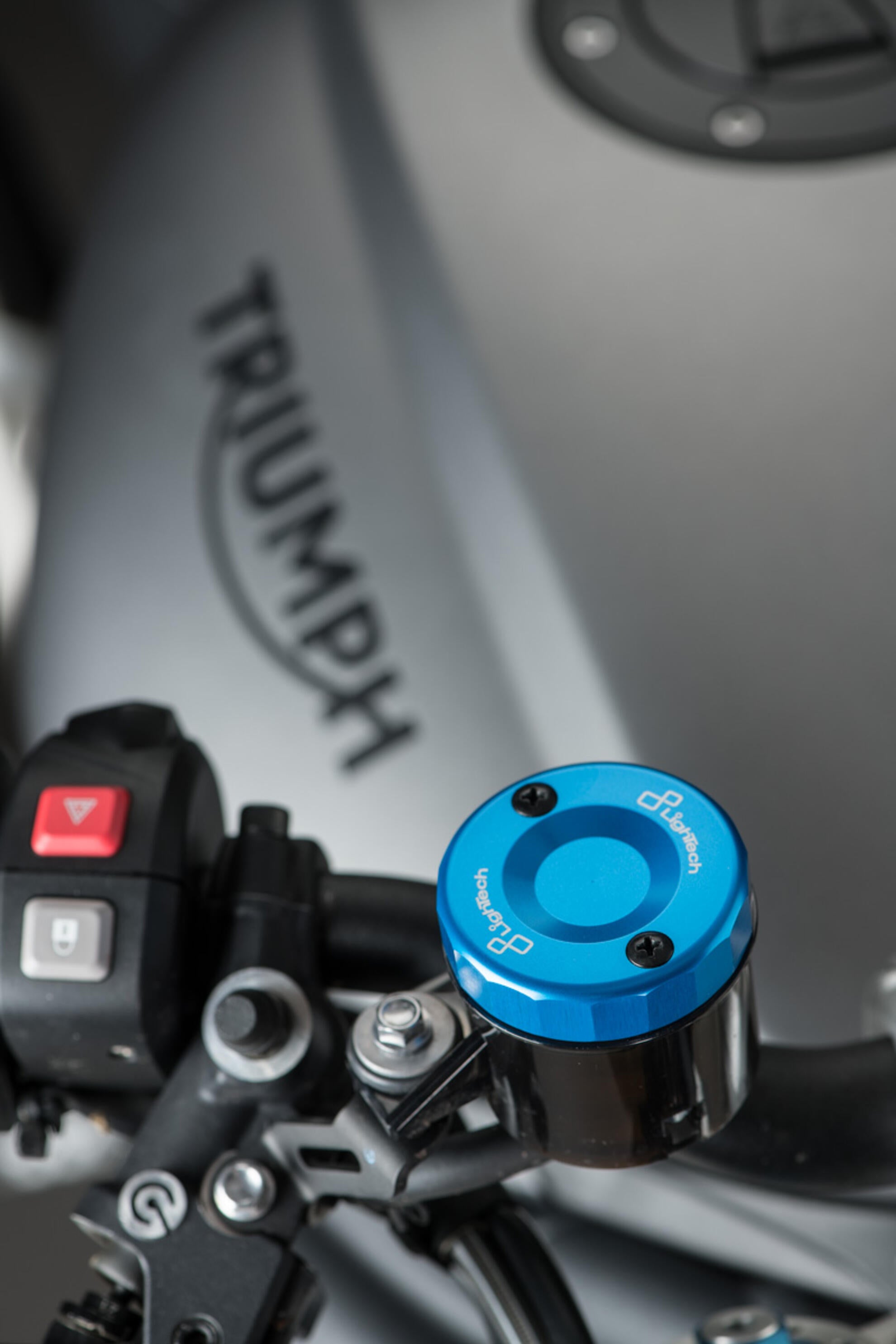 Coperchio di container di compensazione presso Front Light Tech Aprilia Rs 660 (20-25) FBC04