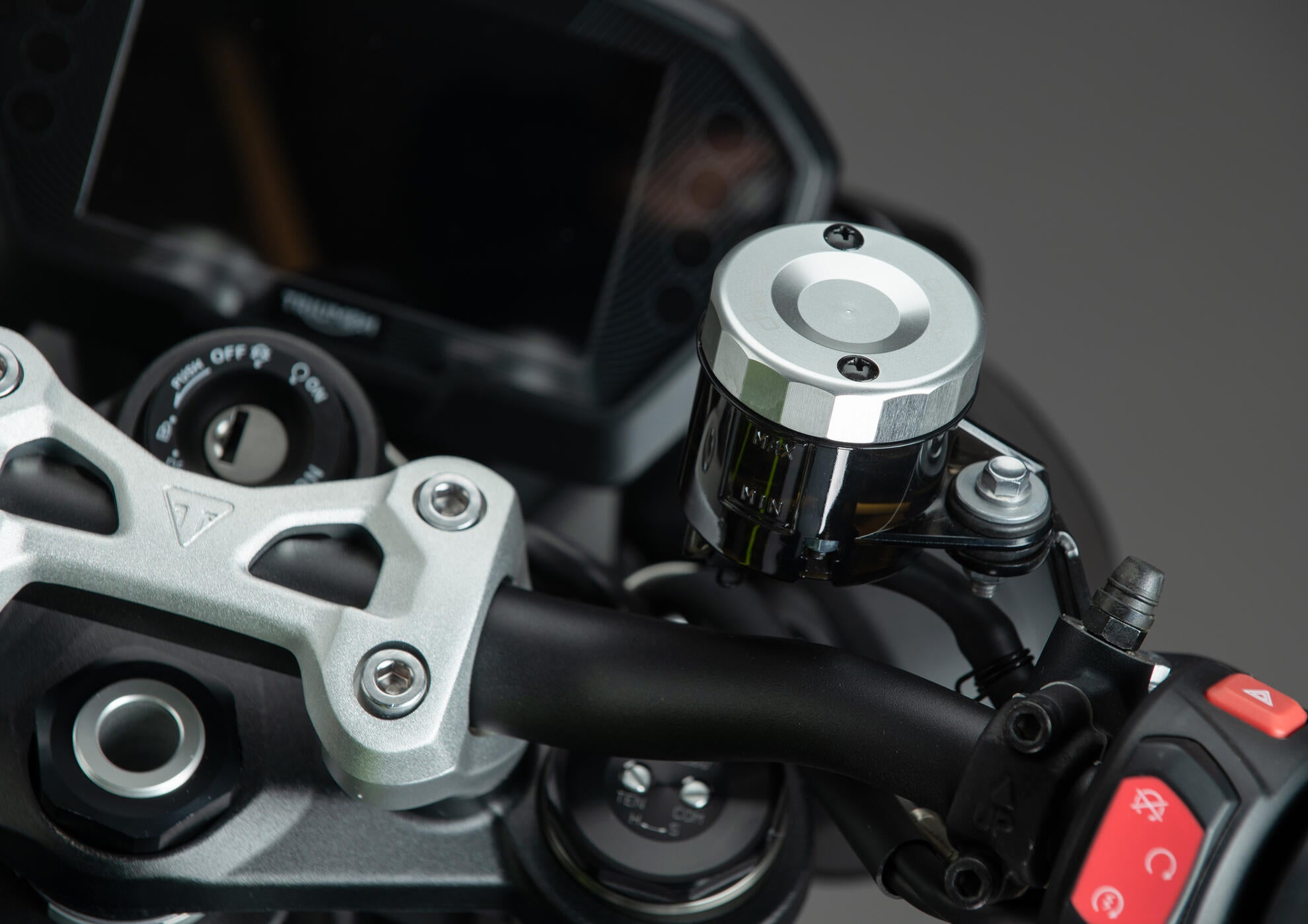 Coperchio di container di compensazione presso Front Light Tech Aprilia Rs 660 (20-25) FBC04