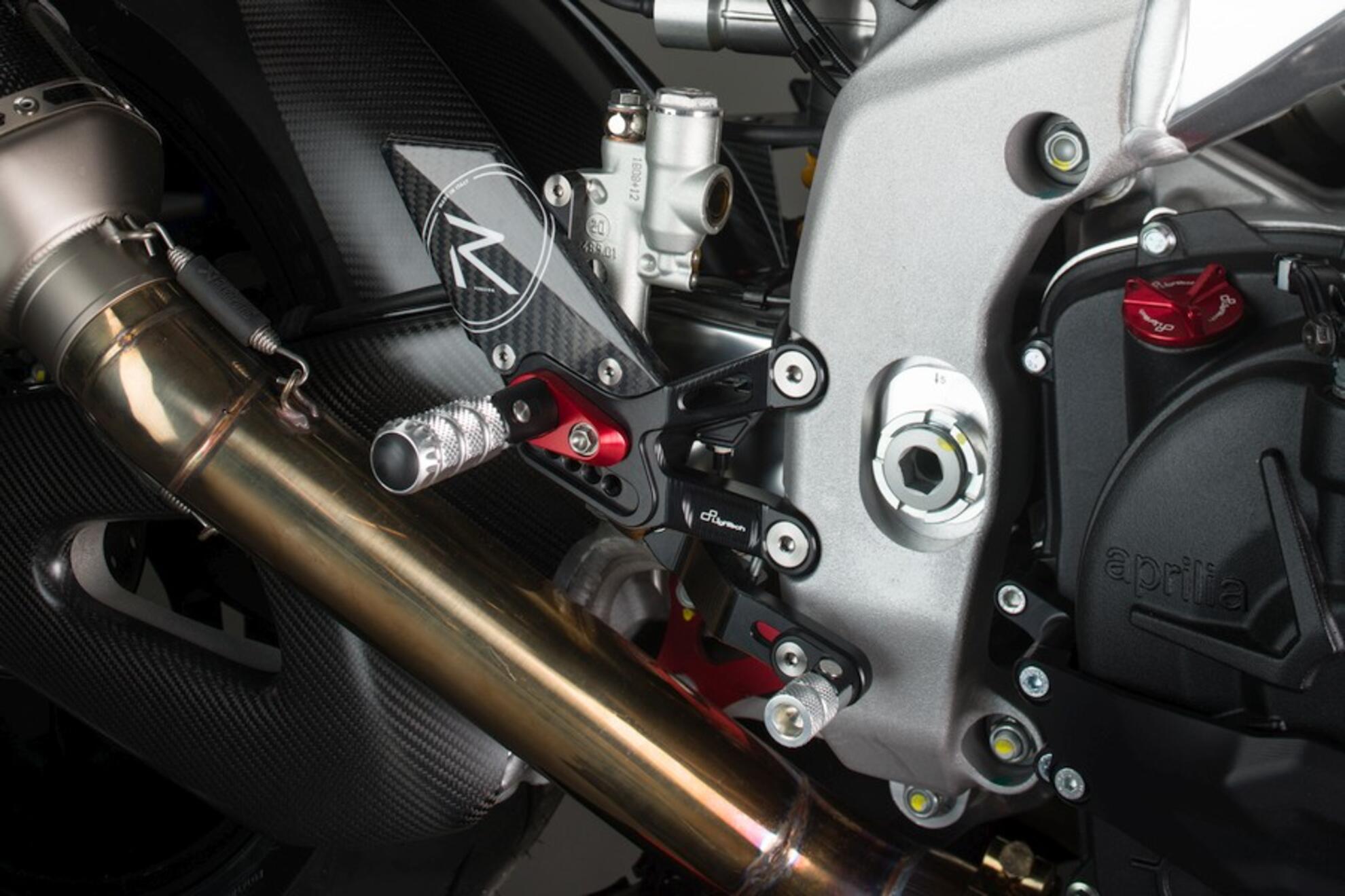 Sistema di poggiapiedi R Lightch Aprilia RSV4/RF/RR/1100 Factory (17-25) FTRAP005R