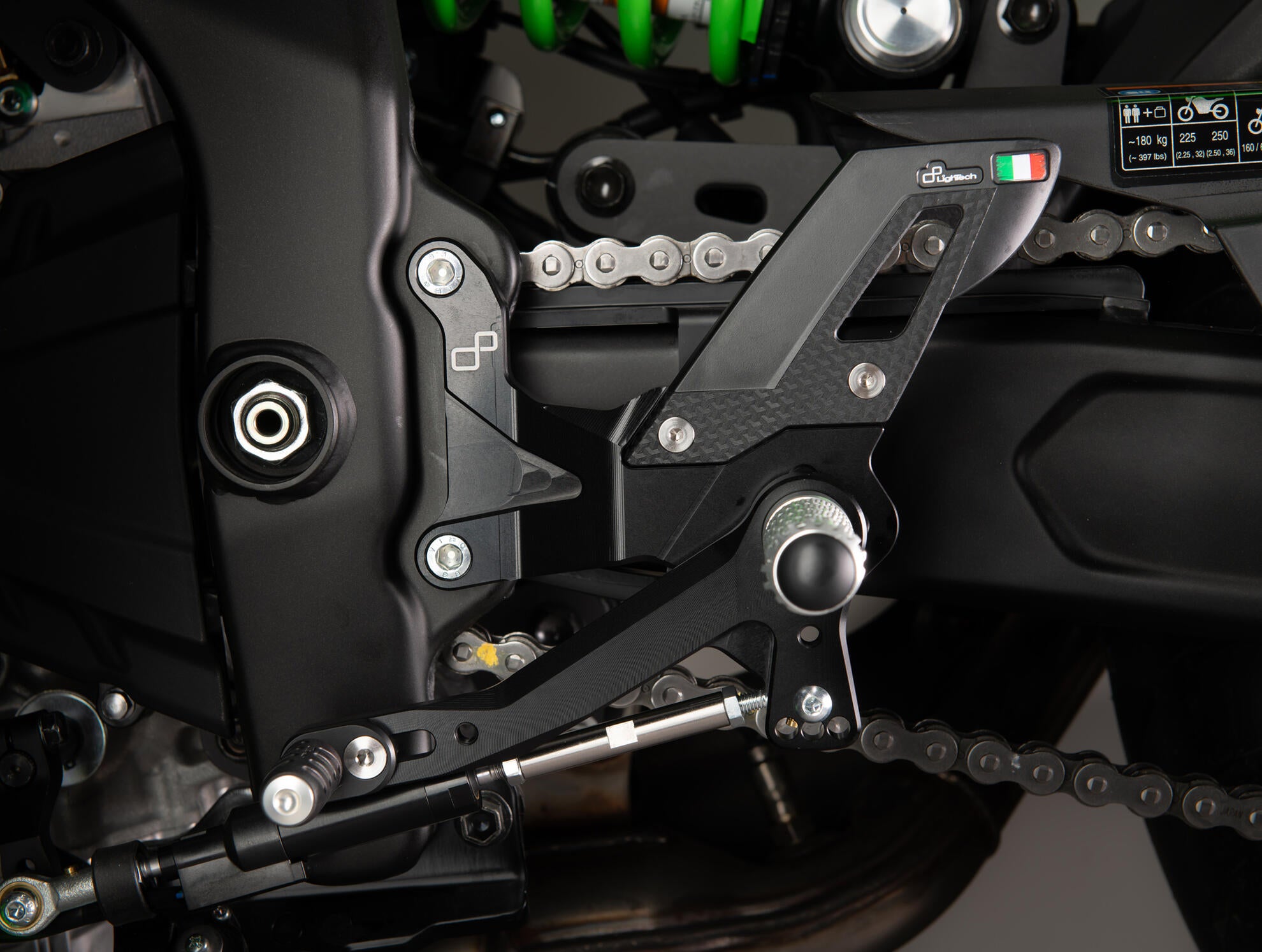 Sistema di poggiapiedi Track-Feus Lightch Kawasaki ZX-4 RR (23-25) FTRKA014