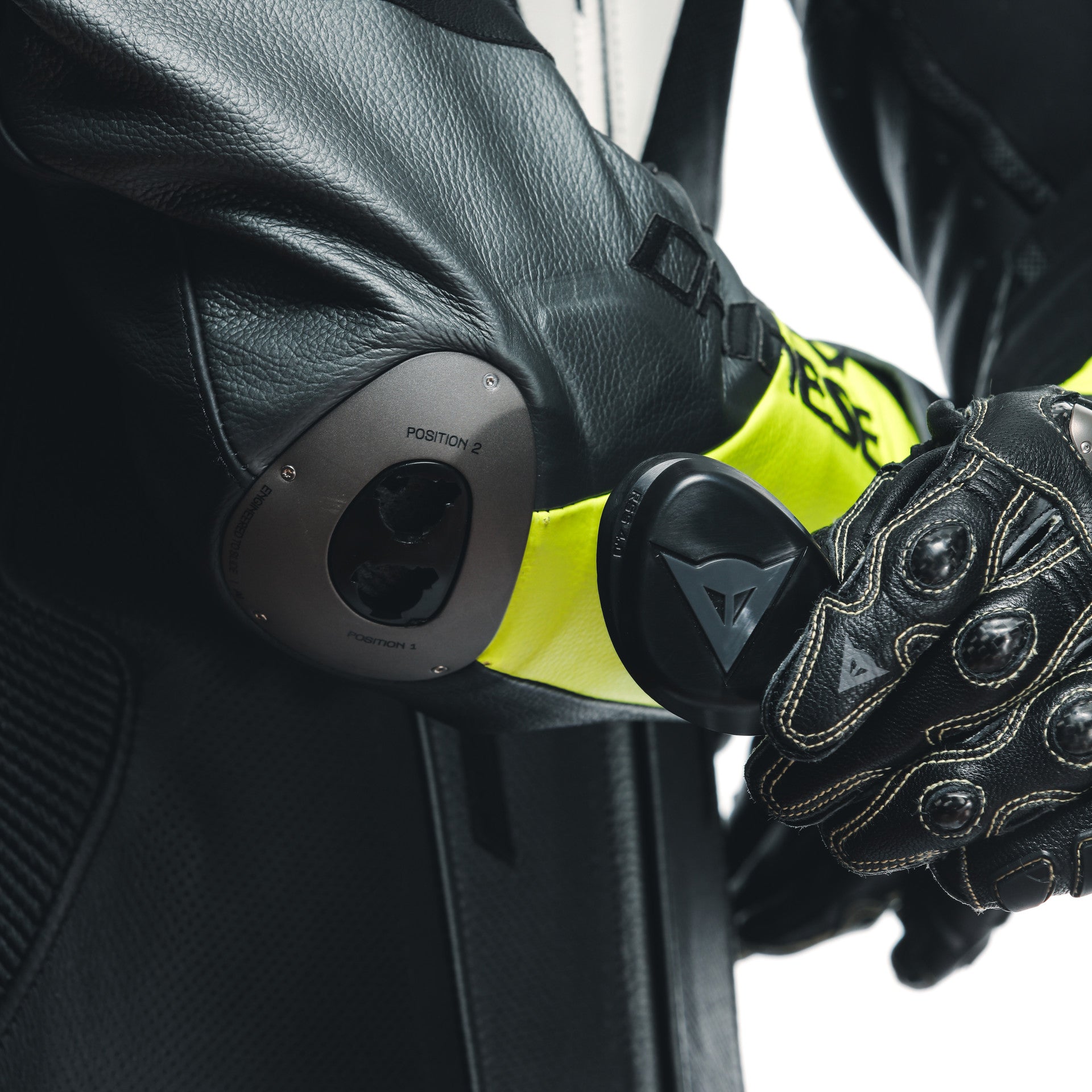 DAINESE MISANO 3 D-AIR® in pelle monopezzo Combinazione per airbag Perforata Airbag Suit | Uomini | Giallo nero/neon