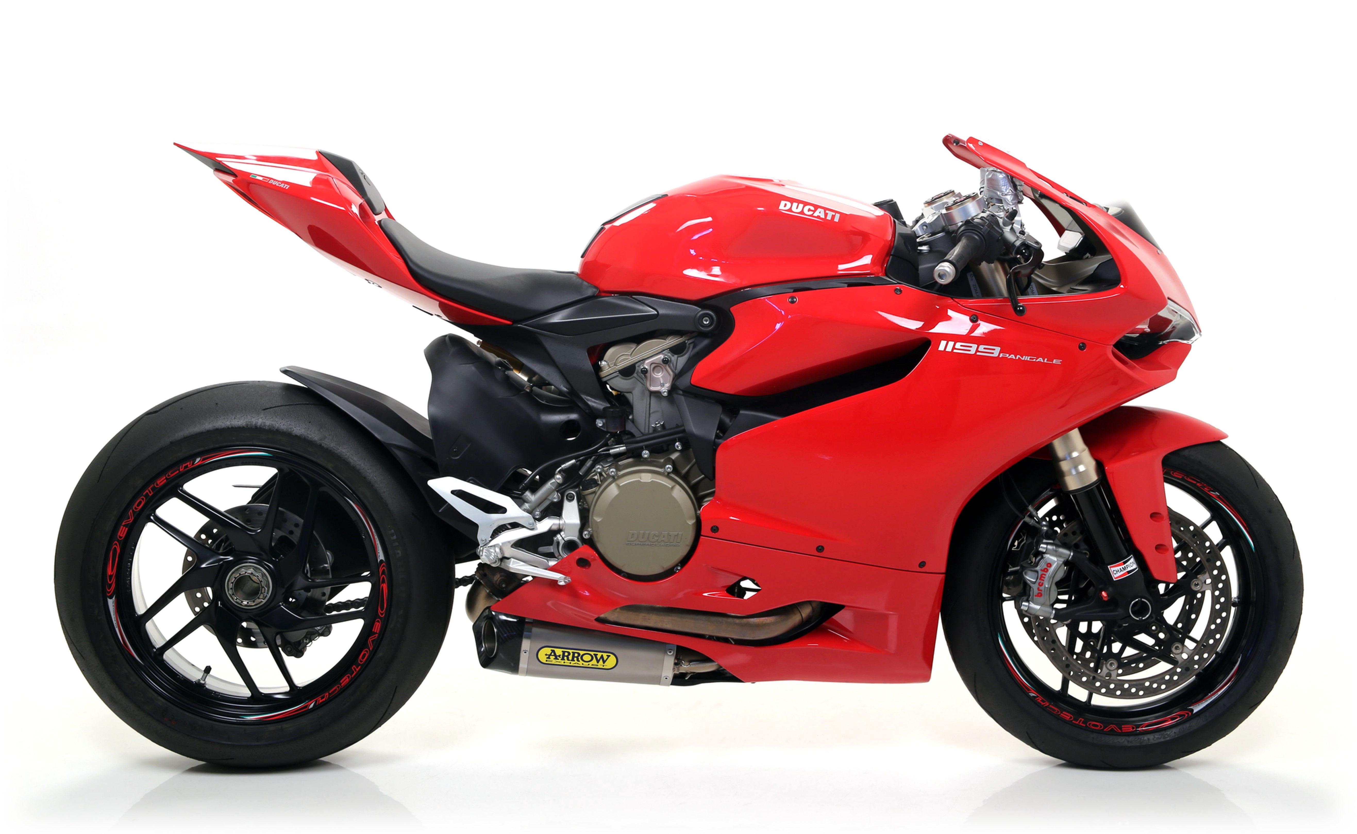 58ce2aed-4e36-4522-a69f-3c7b16c7064e_Ducati_Panigale1199_12-15_Slip-on_Works_1.jpg