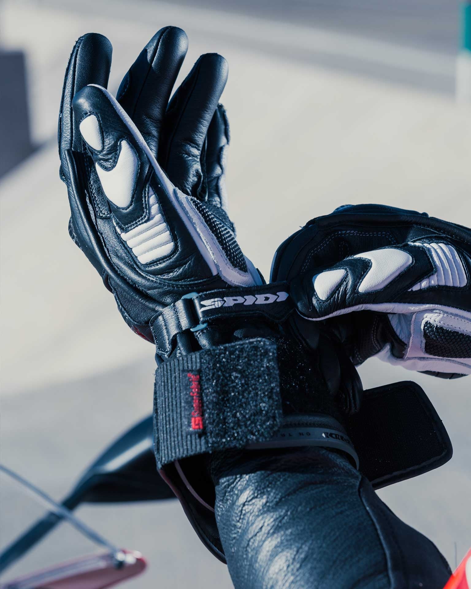 Guanti da moto in pelle Spidi Carbo Track Evo Racing | Uomo | Nero/Bianco | A203011 