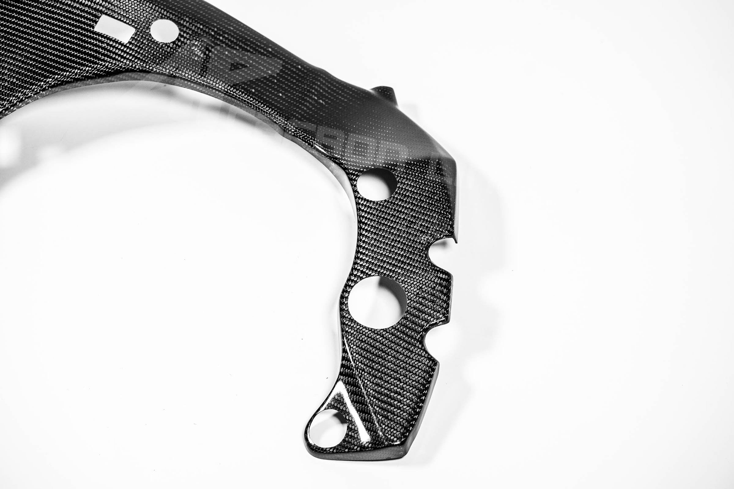 Il framework copre 200 g di linee di carbonio AP Yamaha YZF-R1/M RN32, RN49 e RN65 (15-25)