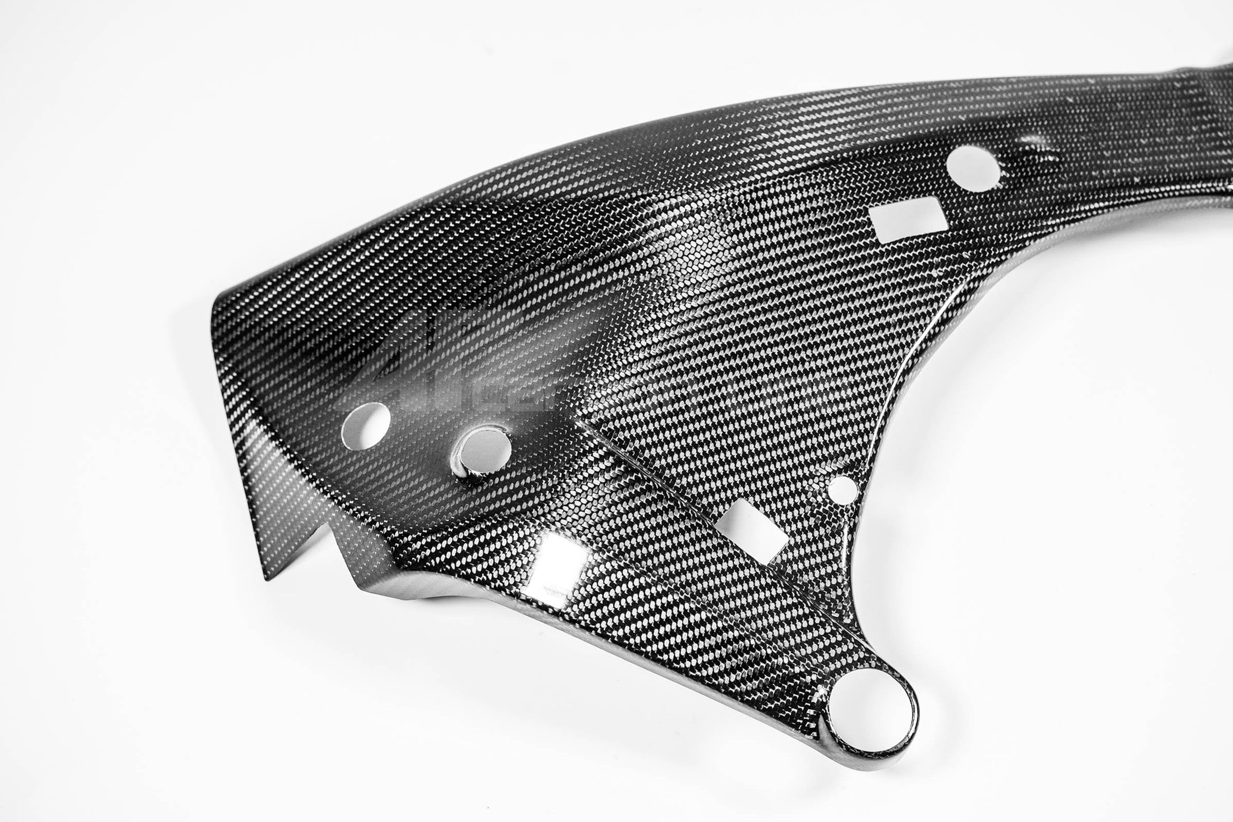 Il framework copre 200 g di linee di carbonio AP Yamaha YZF-R1/M RN32, RN49 e RN65 (15-25)
